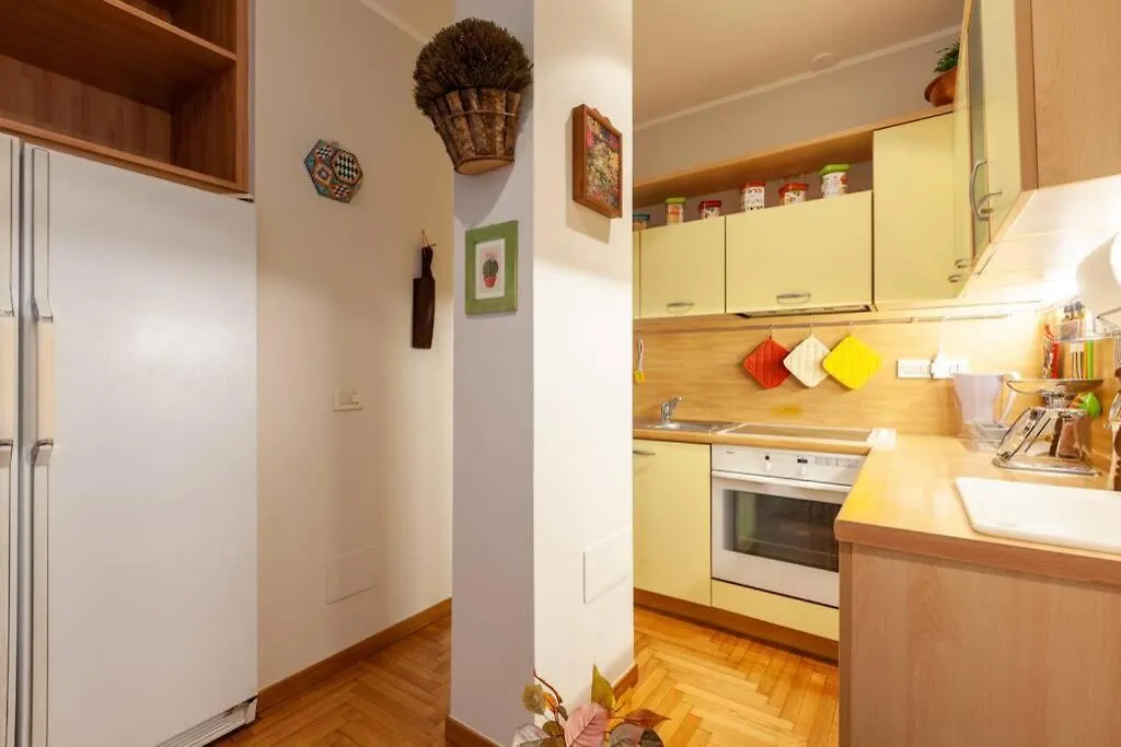 Vittoria Flexyrent Apartment - A.C. - Wi-Fi ミラノ 0*,  イタリア